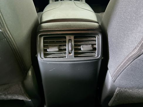 Used 2018 Nissan Rogue SV FWD image 25