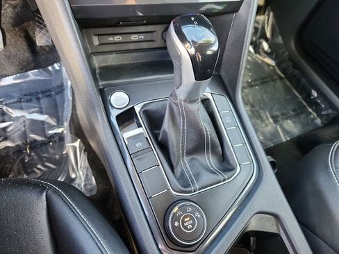 Certified 2024 Volkswagen Tiguan SE image 21