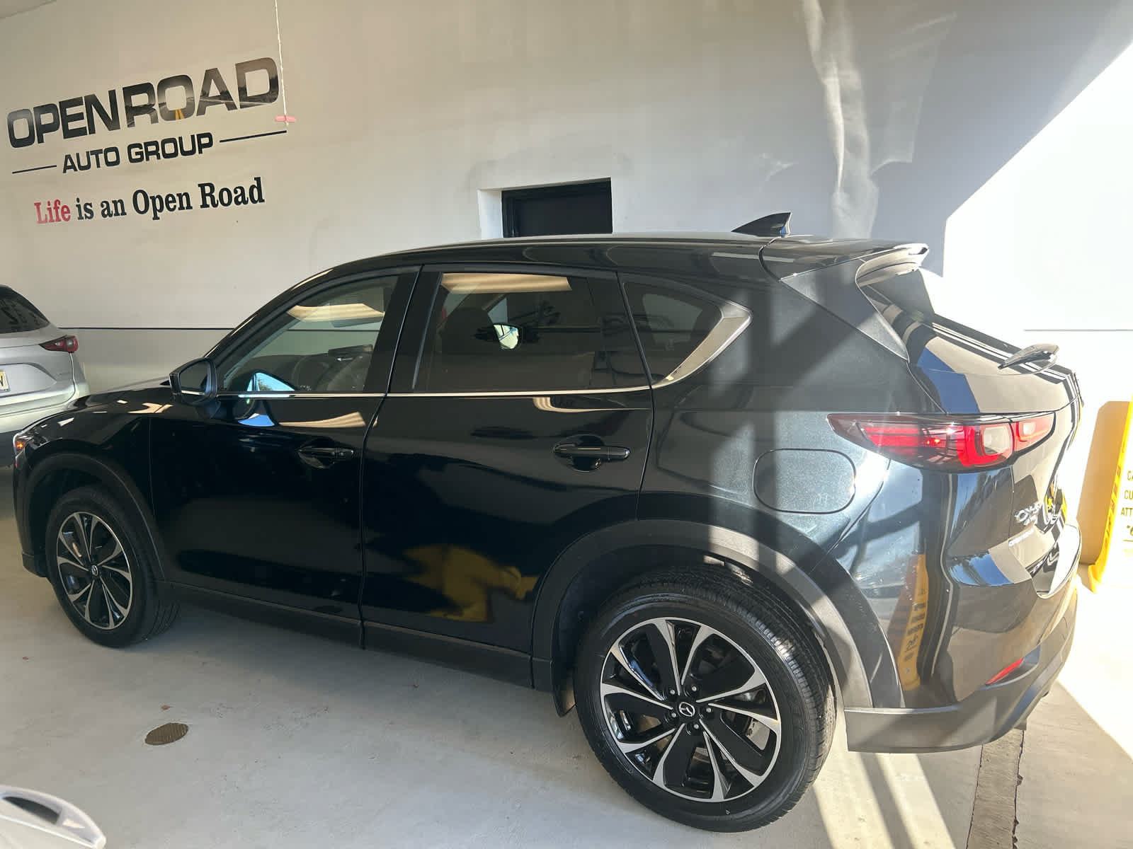 Used 2023 MAZDA CX-5 AWD 2.5 S w/ Premium Package image 3