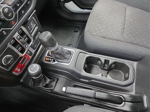 Used 2025 Jeep Gladiator Mojave w/ Convenience Group AWD/4WD image 25