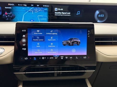 Used 2025 Lincoln Nautilus Reserve AWD/4WD image 29