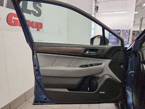 Used 2019 Subaru Outback 2.5i Limited AWD/4WD image 8