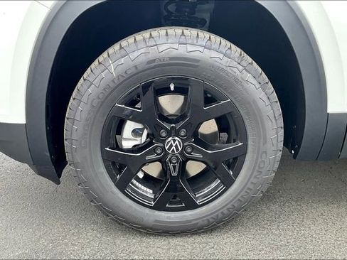 New 2025 Volkswagen Atlas Peak Edition SE image 13