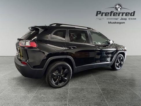 Used 2020 Jeep Cherokee Latitude Plus AWD/4WD image 17