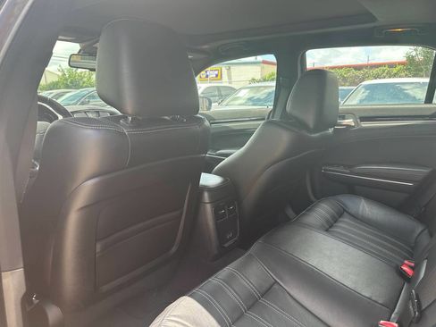 Used 2018 Chrysler 300 S w/ 300S Premium Group RWD image 27