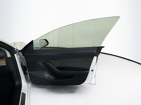 Used 2020 Tesla Model 3 Standard Range Plus image 30