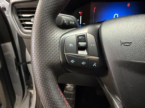 Certified 2025 Ford Escape ST-Line Select AWD/4WD image 17
