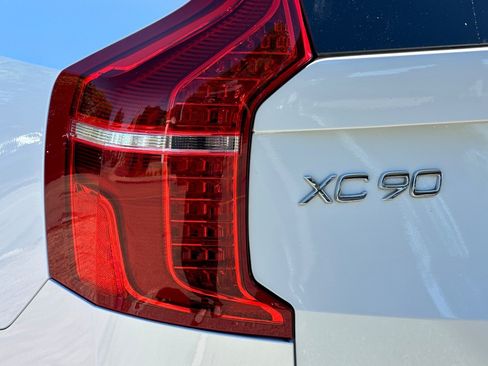 Used 2019 Volvo XC90 T6 R-Design w/ Advanced Package AWD/4WD image 12