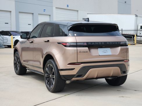 Used 2026 Land Rover Range Rover Evoque Dynamic SE AWD/4WD image 4