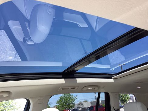 Used 2025 Cadillac XT6 Premium Luxury AWD/4WD image 19