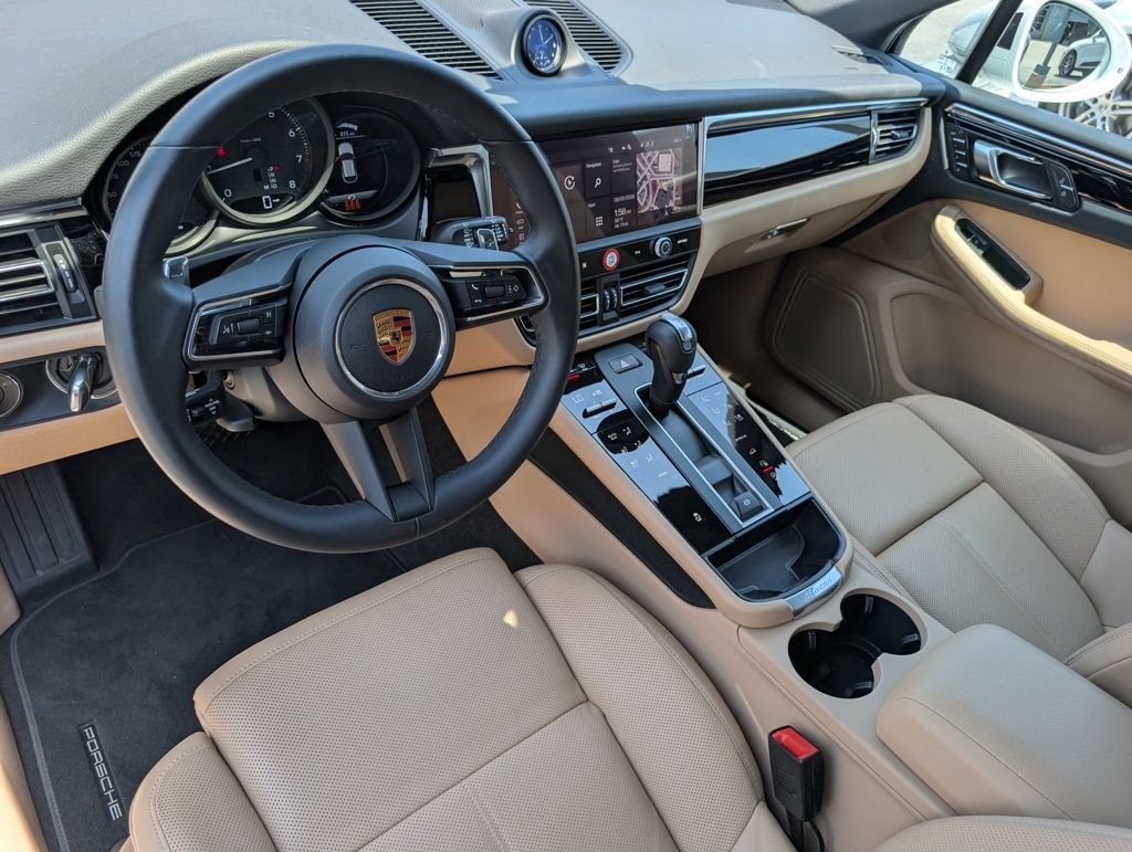 Used 2026 Porsche Macan AWD/4WD image 4