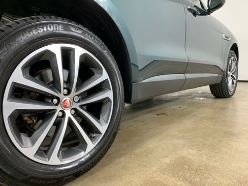 Used 2018 Jaguar F-PACE Premium image 9