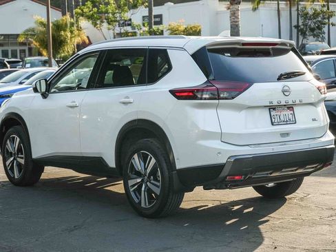 Used 2025 Nissan Rogue SL image 4
