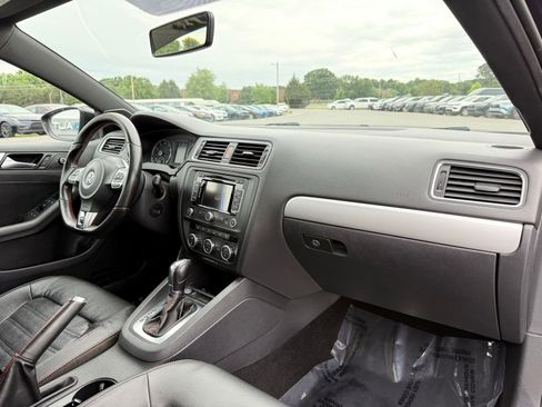 Used 2013 Volkswagen Jetta GLI Autobahn FWD image 25