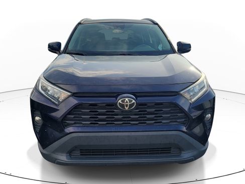 Used 2021 Toyota RAV4 XLE w/ Convenience Package FWD image 2