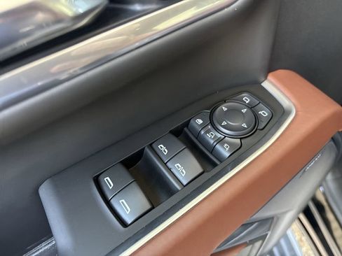 Certified 2025 GMC Sierra 2500 Denali Ultimate AWD/4WD image 24