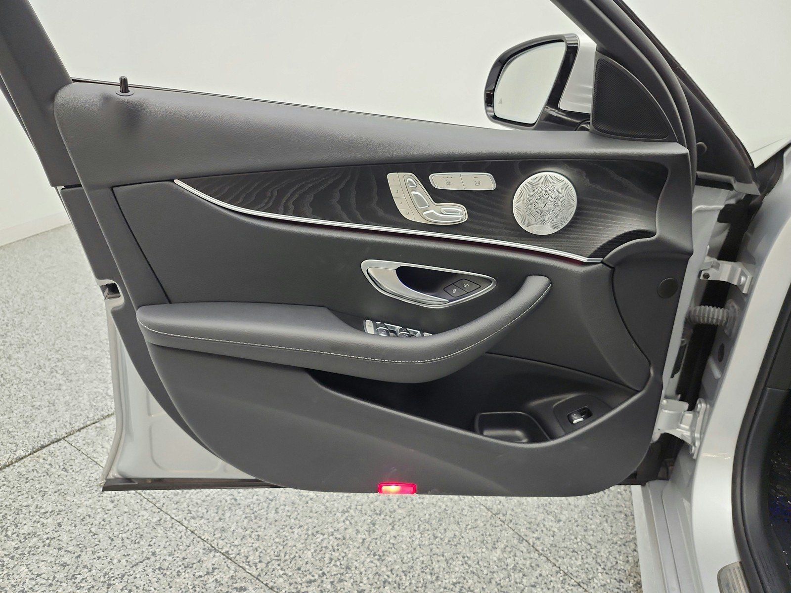 Used 2019 Mercedes-Benz E 300 image 13