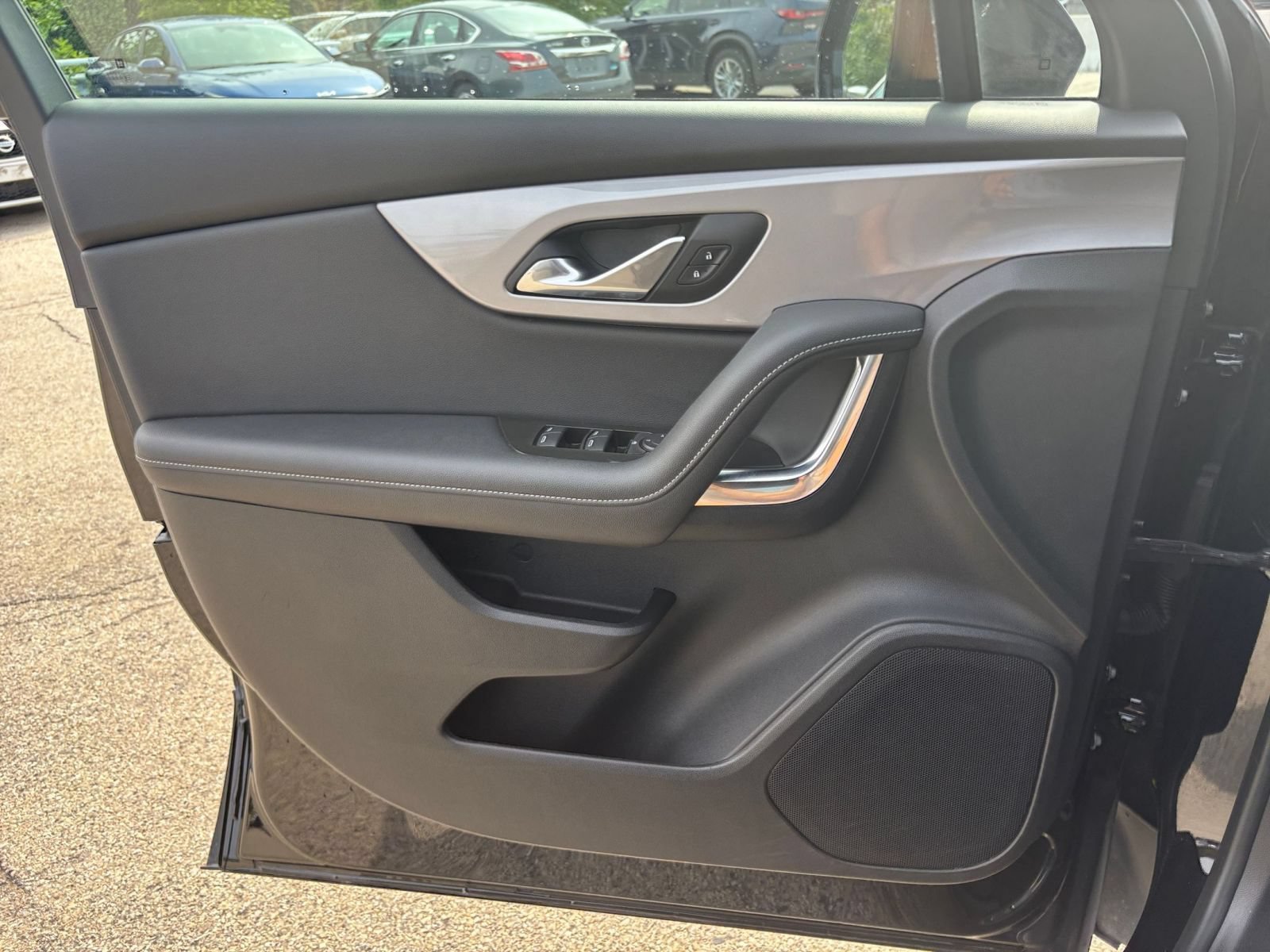 Used 2025 Chevrolet Blazer LT FWD image 18