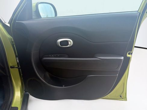 Used 2016 Kia Soul FWD image 28
