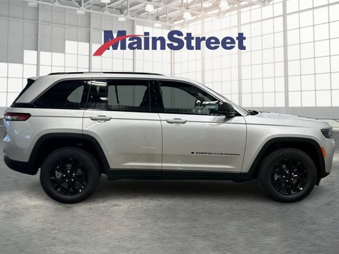 New 2026 Jeep Grand Cherokee Altitude AWD/4WD image 6