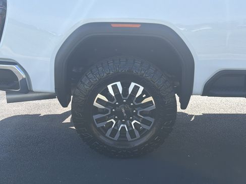 Used 2025 GMC Sierra 2500 SLT image 34