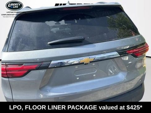 Used 2023 Chevrolet Traverse LT FWD image 3