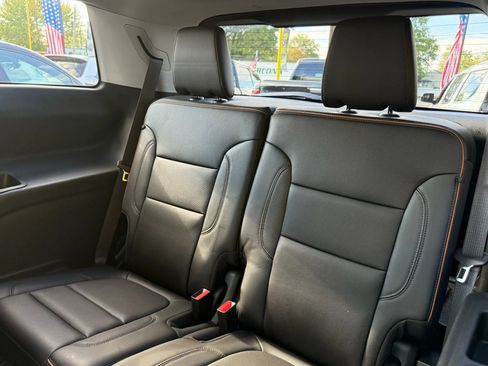 Used 2022 GMC Acadia AT4 w/ Technology Package image 18