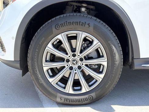Used 2025 Mercedes-Benz GLC 300 4MATIC image 9