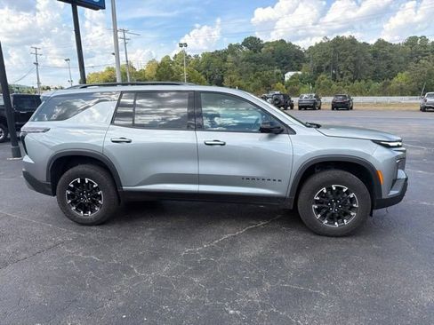 Used 2024 Chevrolet Traverse Z71 AWD/4WD image 3