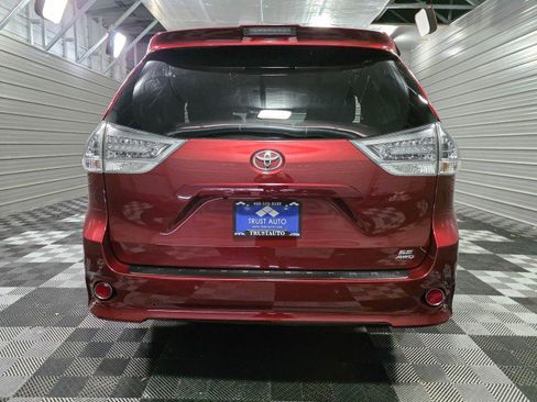 Used 2019 Toyota Sienna SE Premium AWD/4WD image 5
