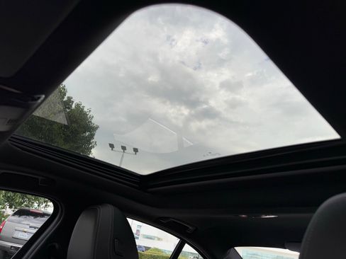 Used 2025 BMW 330i Sedan w/ Convenience Package image 23