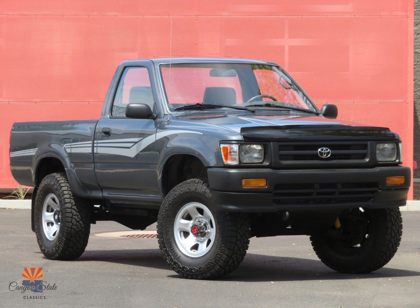 Used 1992 Toyota Pickup Deluxe AWD/4WD image 1