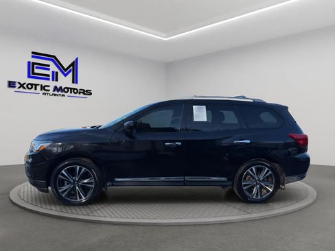 Used 2019 Nissan Pathfinder Platinum FWD image 2