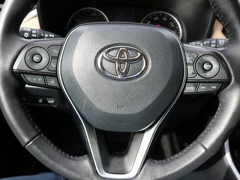 Used 2021 Toyota RAV4 XLE w/ Convenience Package image 21