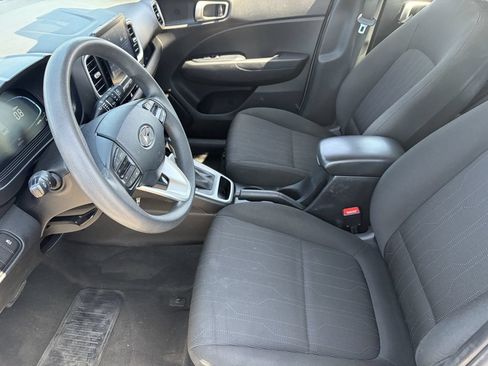 Used 2024 Hyundai Venue SE FWD image 22