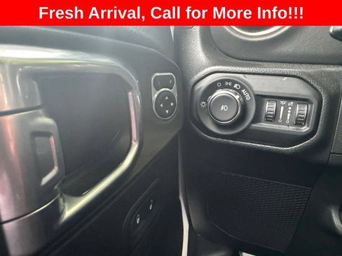 Used 2022 Jeep Wrangler Unlimited Sahara AWD/4WD image 15