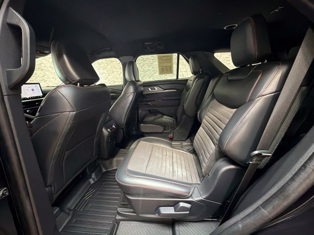 Used 2025 Ford Explorer ST-Line w/ Premium Package RWD image 15