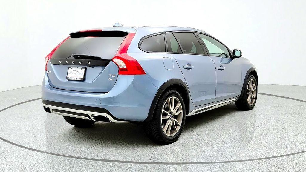Used 2018 Volvo V60 T5 Cross Country w/ Convenience Package AWD/4WD image 5