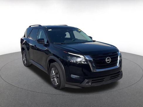 Used 2025 Nissan Pathfinder SV AWD/4WD image 2