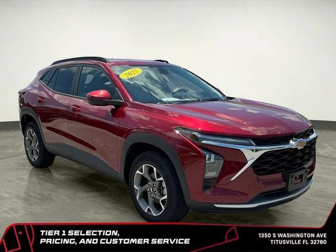 Used 2025 Chevrolet Trax LT w/ LT Convenience Package FWD image 13