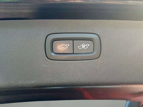 Used 2016 Volvo XC90 T6 Momentum w/ Momentum Plus Package image 21