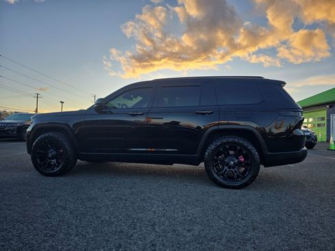 Used 2021 Jeep Grand Cherokee L Laredo image 2