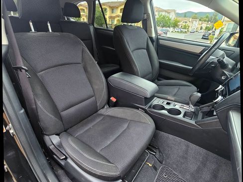 Used 2019 Subaru Outback 2.5i Premium image 23