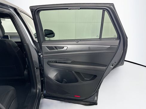 Used 2025 Volkswagen Atlas Cross Sport SE image 29