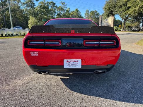 Used 2020 Dodge Challenger SXT image 5
