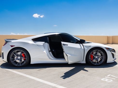 Used 2017 Acura NSX AWD/4WD image 12