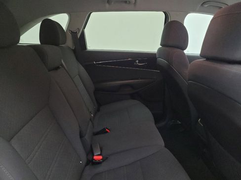 Used 2017 Kia Sorento AWD image 19