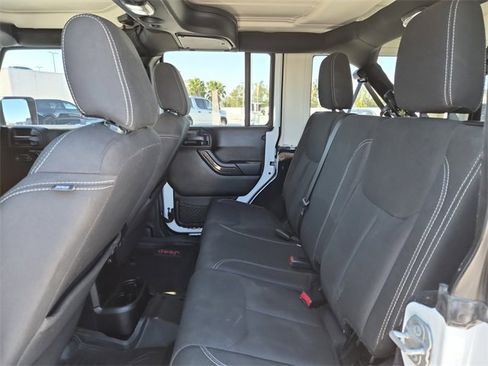 Used 2018 Jeep Wrangler Unlimited Sahara image 18