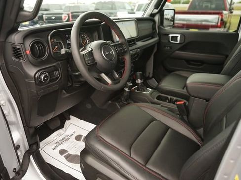 Used 2024 Jeep Wrangler Unlimited Rubicon w/ Technology Group AWD/4WD image 8
