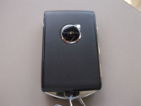 New 2026 Volvo XC90 T8 Plus w/ Protection Package Premier image 26